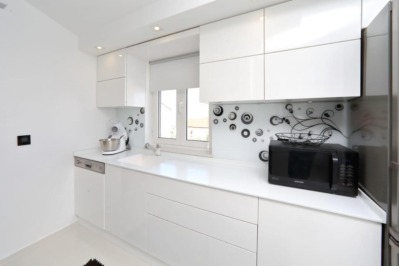 Apartments Neli Бибинє Екстер'єр фото