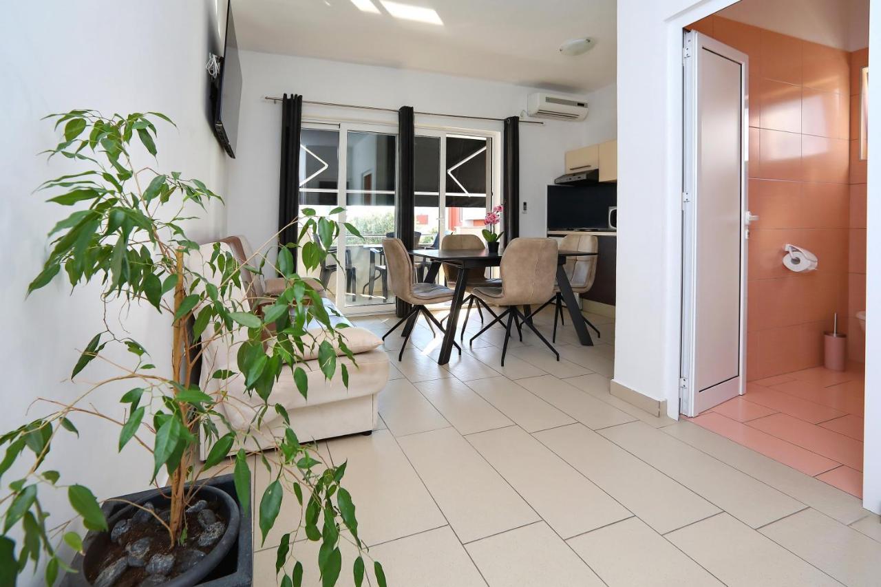 Apartments Neli Бибинє Екстер'єр фото