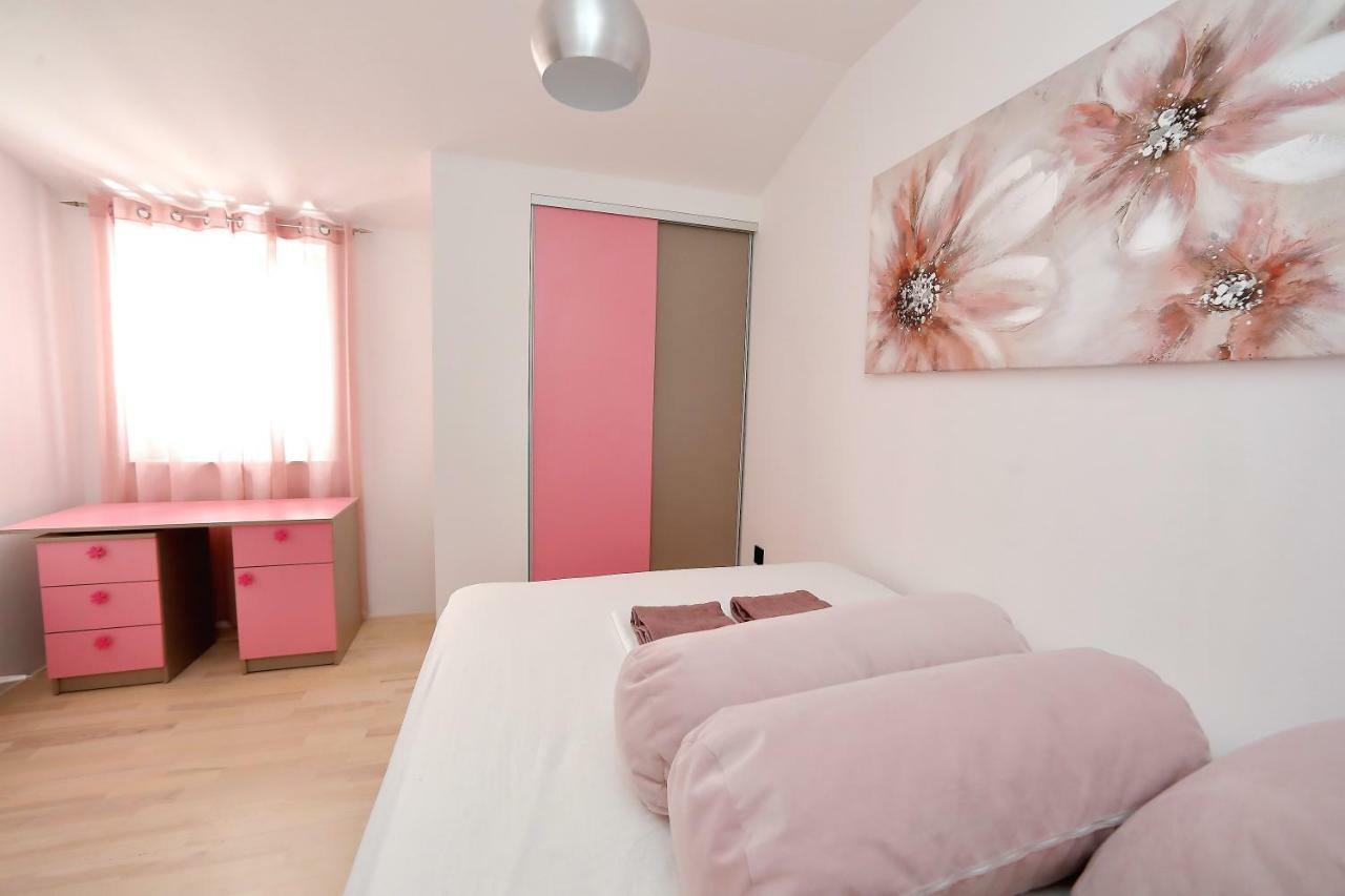 Apartments Neli Бибинє Екстер'єр фото