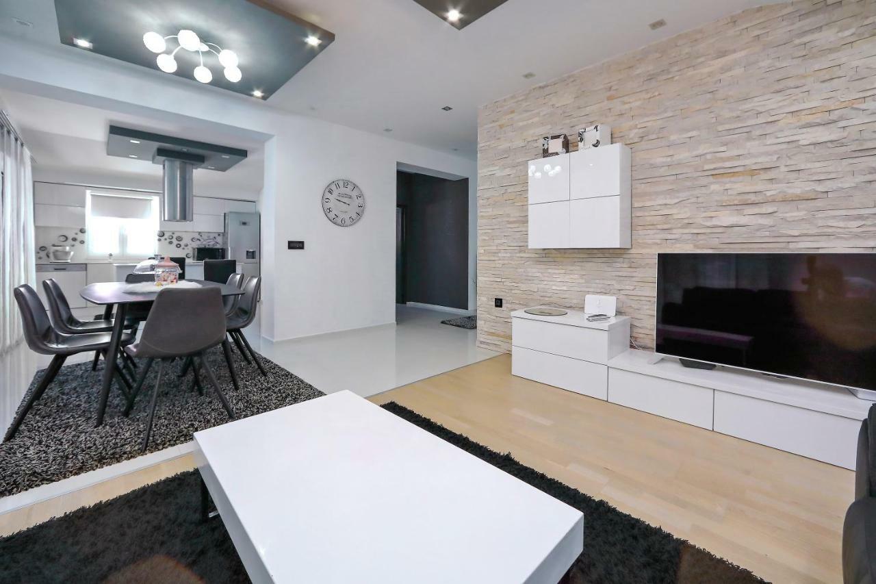 Apartments Neli Бибинє Екстер'єр фото